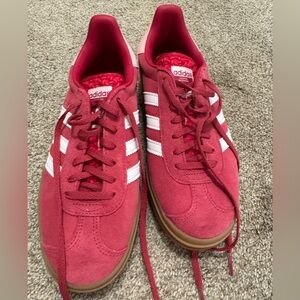 Adidas Gazelle
Size 7 women’s 
Pink